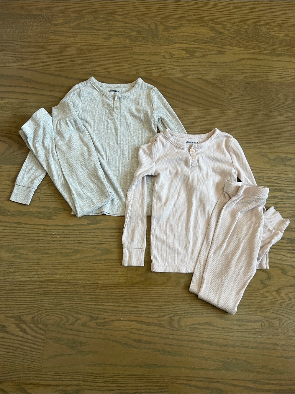 Old Navy Kids Thermal Pajama Set - Heather Gray & Light Pink. Size 5